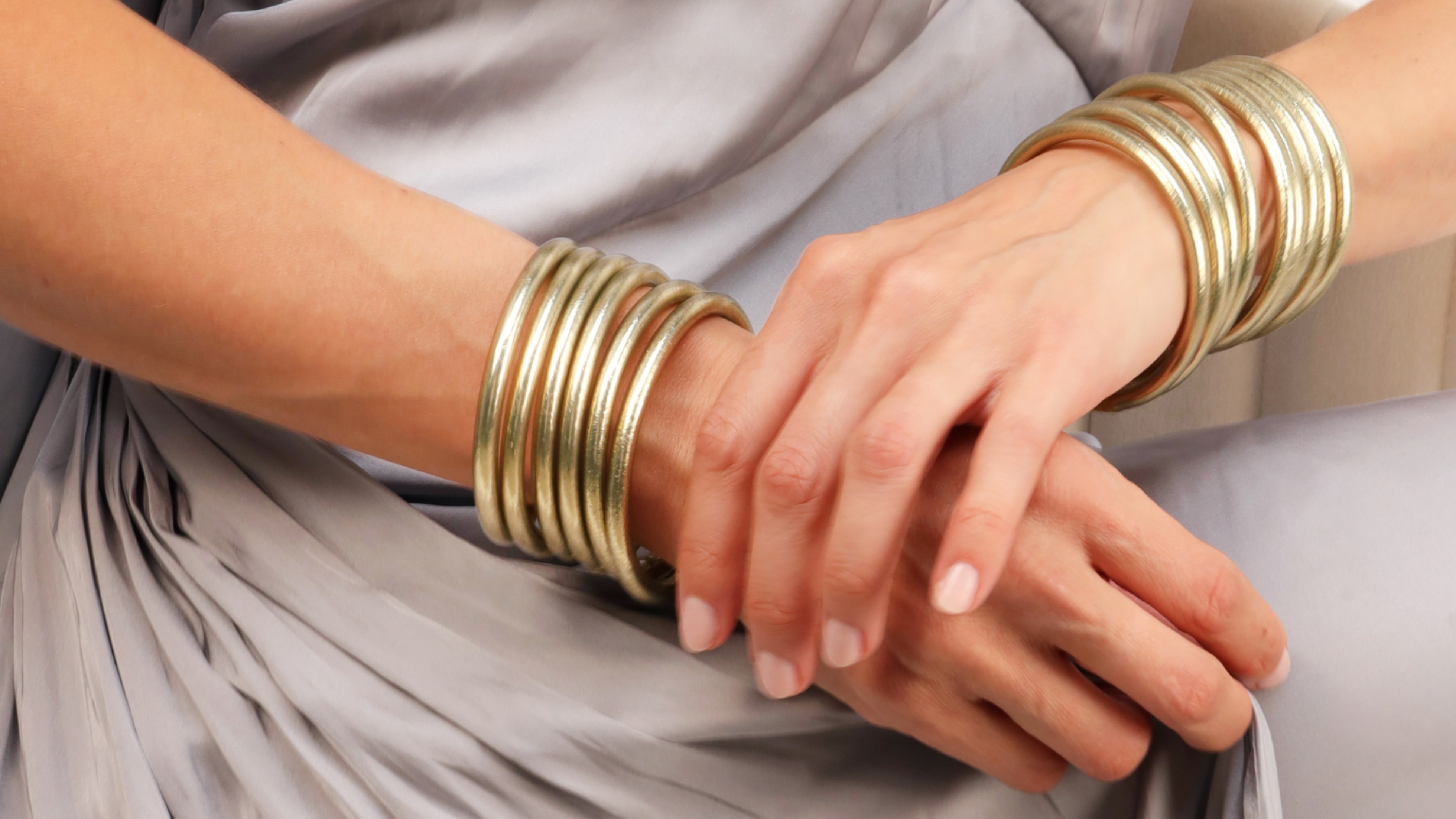 Travel Light, Travel Luxe: The Ultimate Guide to TSA-Proof Jewelry